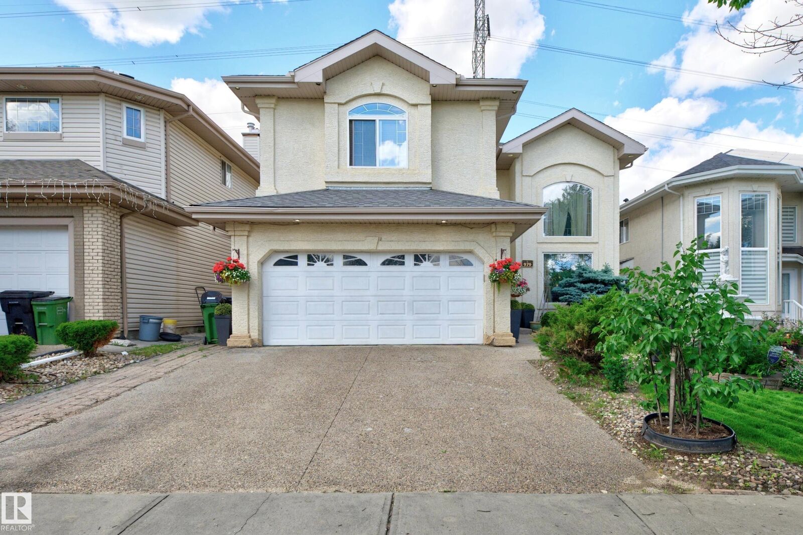 Property Photo:  979 Hollingsworth Bend Bend NW  AB T6R 3G7 