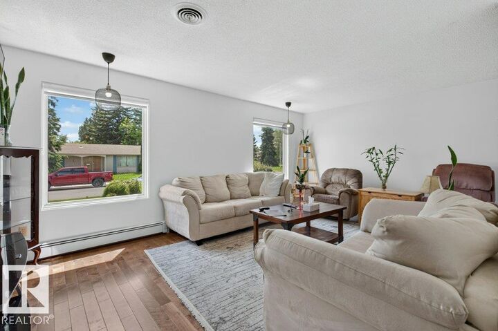 Property Photo:  6916 92A Avenue NW  AB T6B 0T8 