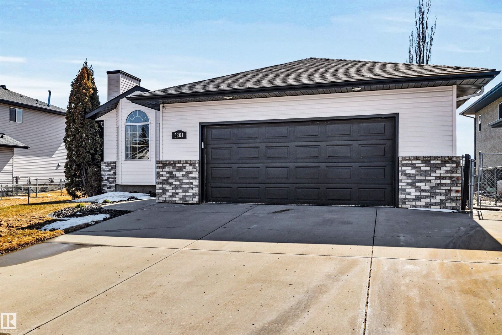 Property Photo:  5201 40 Avenue  AB T4X 1N6 