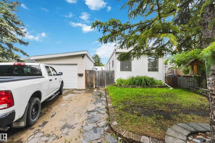 Property Photo:  372 Evergreen Park NW  AB T5Y 4M2 