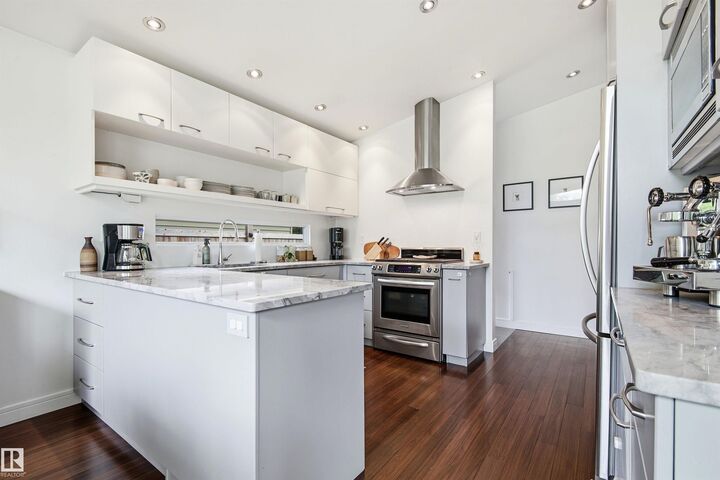 Property Photo:  6905 102A Avenue NW  AB T6A 0S1 