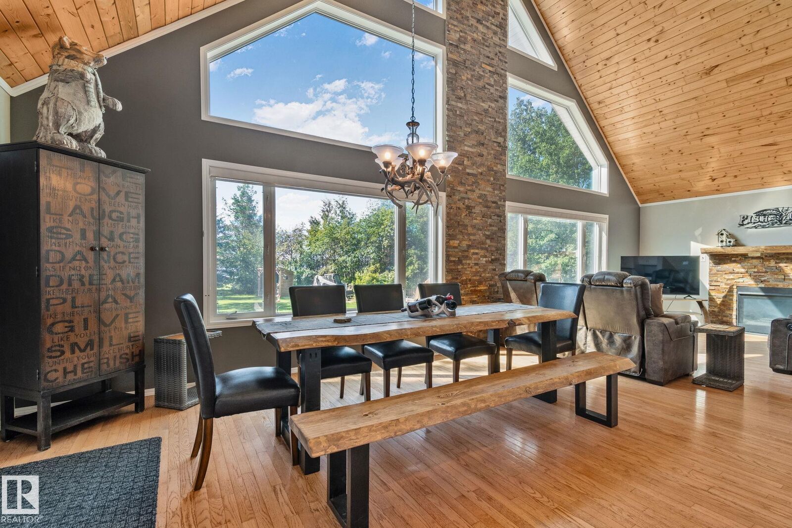 Property Photo: 1107 View Rd AB T0E 1A0