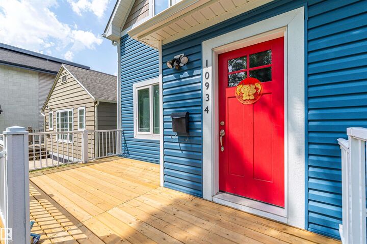 Property Photo:  10934 80 Avenue NW  AB T6G 0R1 