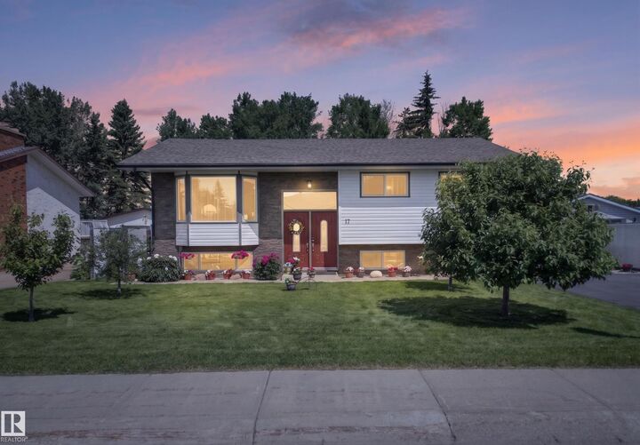 Property Photo:  17 Fifth Avenue  AB T7X 2C5 