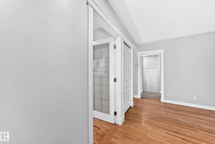 Photo de la propriété:  7307 76 Street NW  AB T6C 0G5 