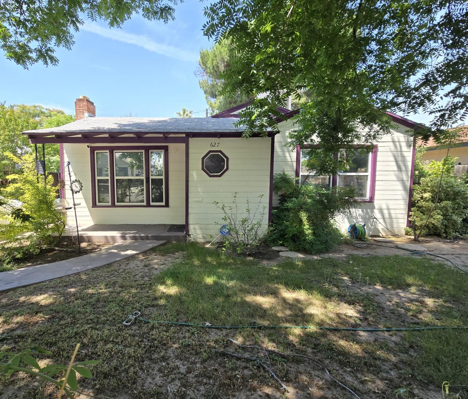Property Photo:  627 N Poplar Avenue  CA 93728 