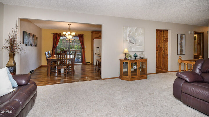 Property Photo:  712 16th Avenue NW  ND 58554 