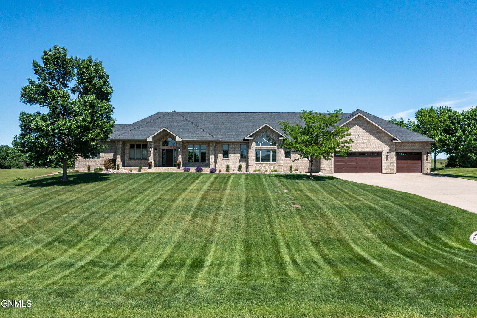 Property Photo:  3900 Ridge Way  ND 58503 