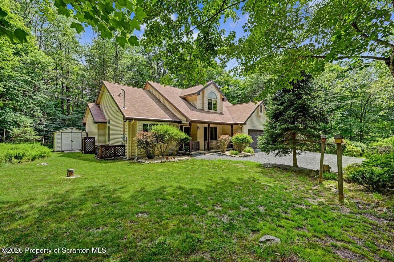 Property Photo: 6 Blue Jay Lane PA 18424