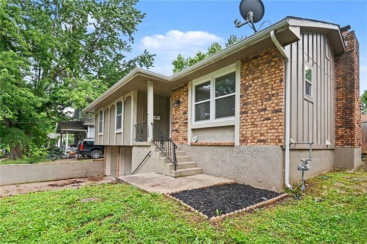 Property Photo:  1322 S Hocker Avenue  MO 64055 