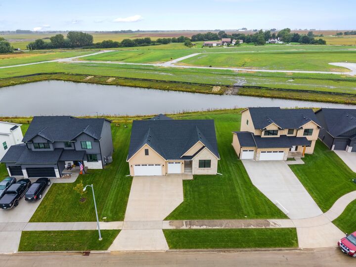 Property Photo: 2814 NW Fairfield Court IA 50023
