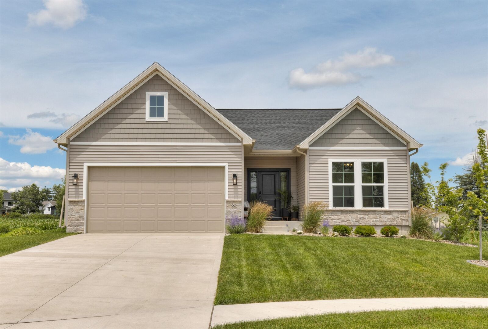 Property Photo: 65 NW Rolling Circle IA 50263
