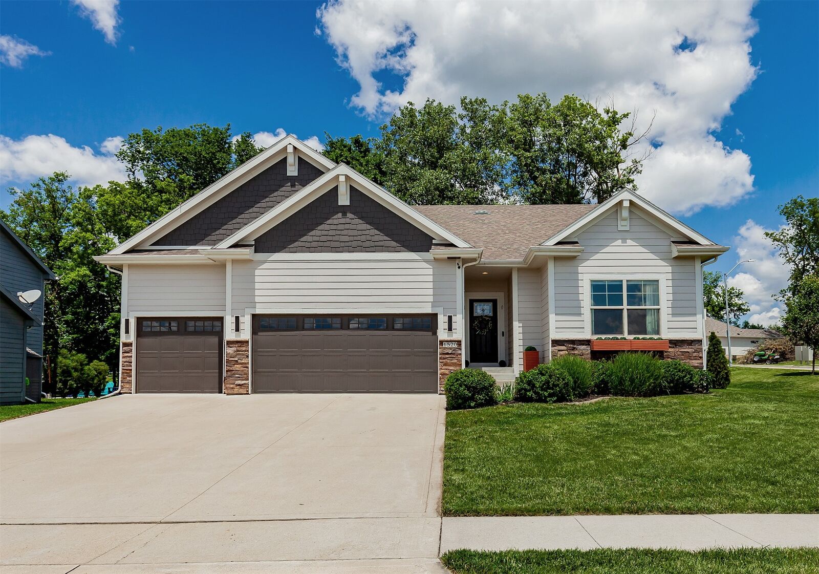 Property Photo:  1520 Seagrass Avenue  IA 50226 