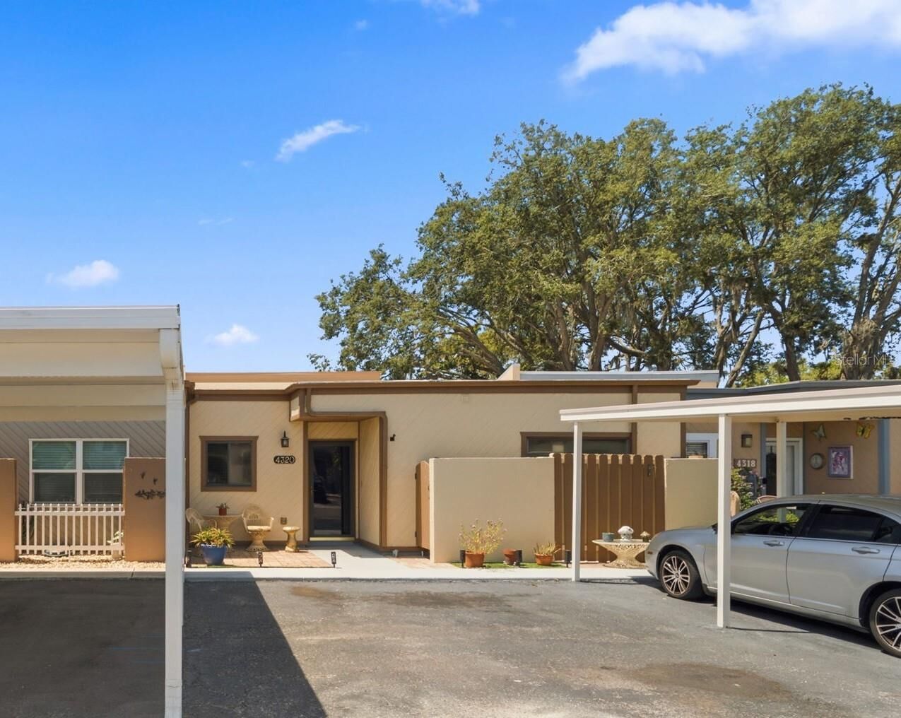 Property Photo: 4320 Fern Glen St FL 34691