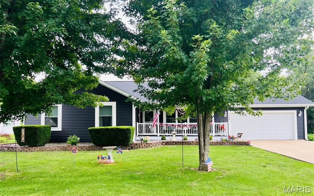 Property Photo: 1408 Rosewood Terrace MO 63552