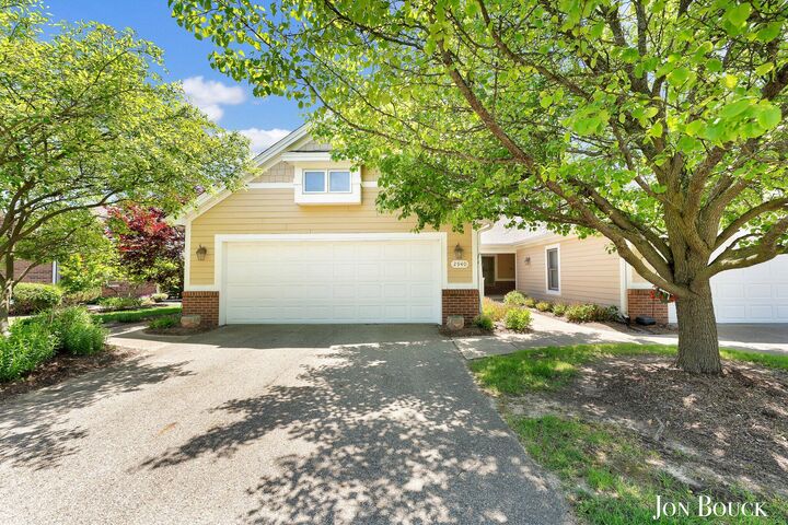 Property Photo:  2940 Grand Isle Drive NE  MI 49306 