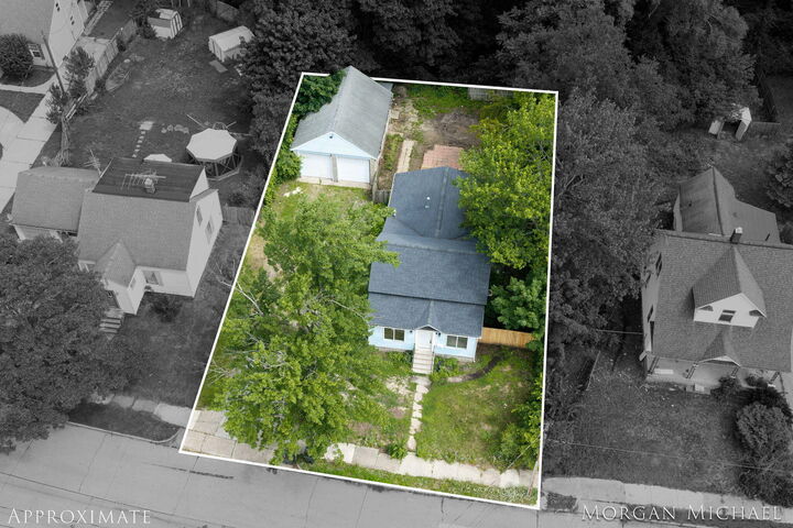 Property Photo: 700 Oak Avenue MI 49442