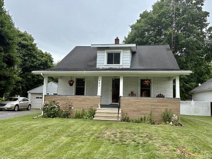 Property Photo:  807 Concord Boulevard  MI 49202 