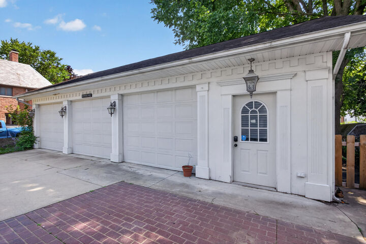 Property Photo: 311 S Thompson Street MI 49203