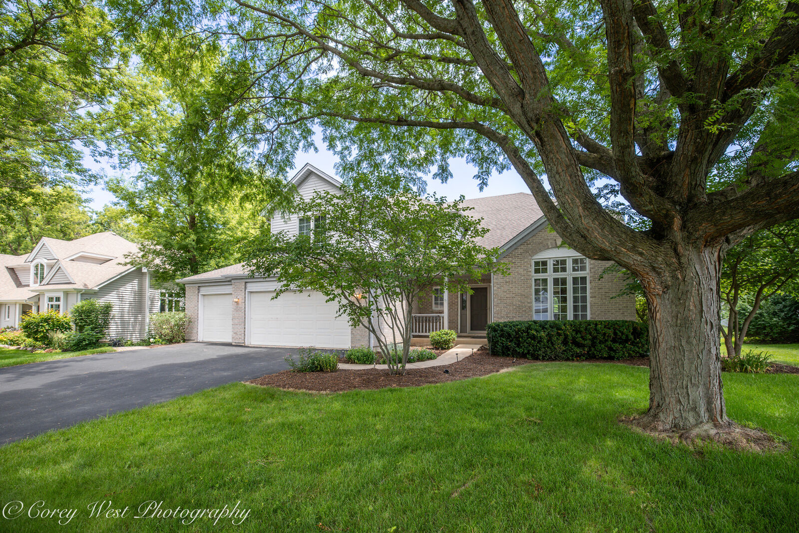 Property Photo: 1644 Derby Drive IL 60510