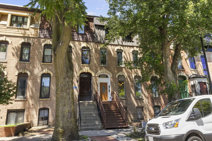 Property Photo:  2422 N Seminary Avenue  IL 60614 