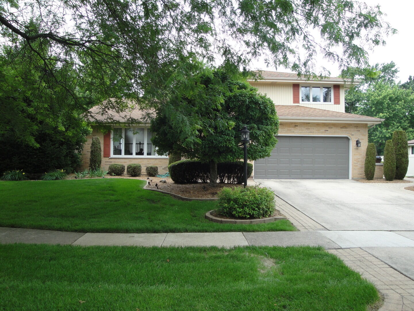 Property Photo:  