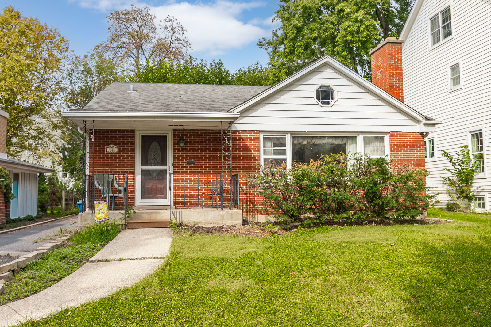 Property Photo: 122 S Quincy Street IL 60521