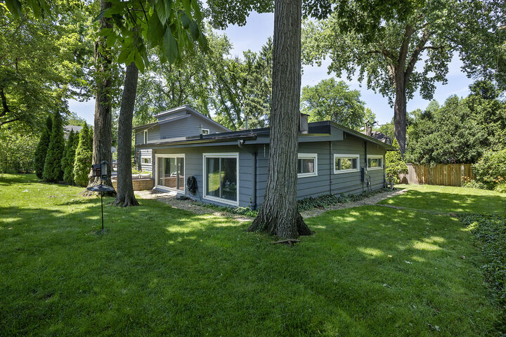 Property Photo:  645 Indian Road  IL 60025 