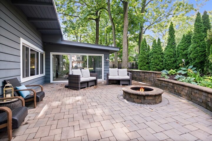 Property Photo:  645 Indian Road  IL 60025 