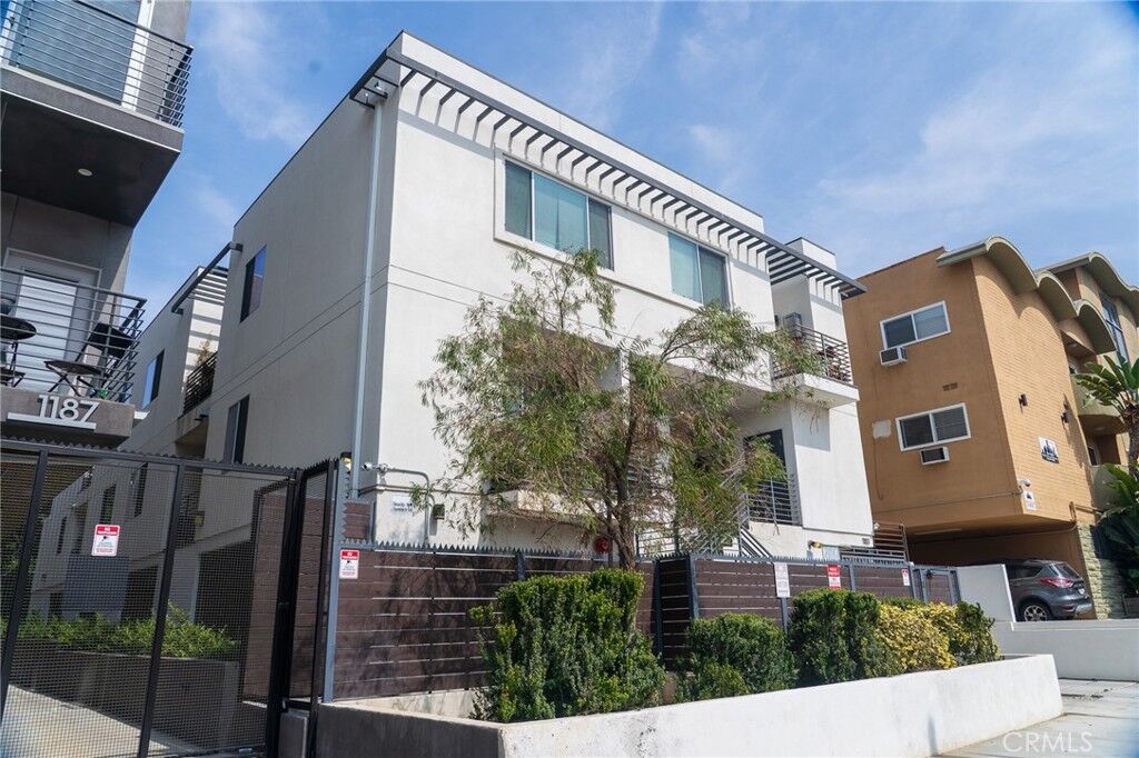 Property Photo:  1183 Crenshaw Boulevard 202  CA 90019 