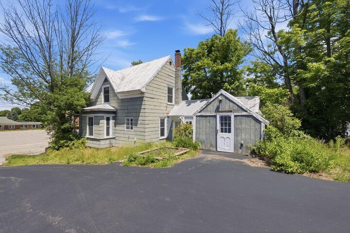 Property Photo:  11 Payne Street  ME 04083 