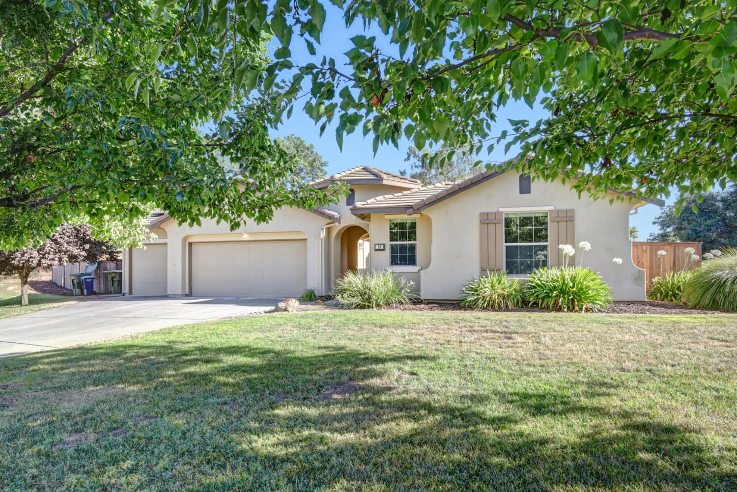 Property Photo: 18 Pinehurst Court CA 95640