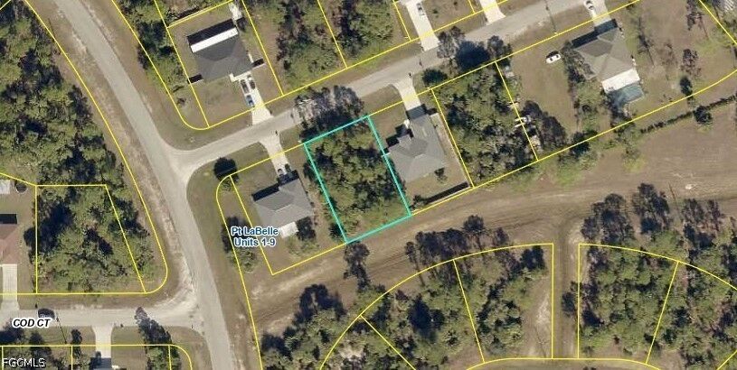 Property Photo: 8055 Sandalwood Circle FL 33935