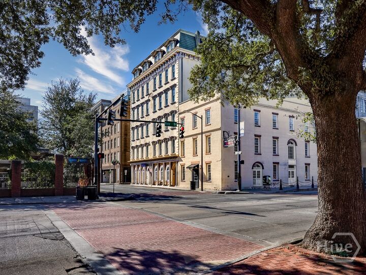 Property Photo:  5 Whitaker Street 202 E  GA 31401 