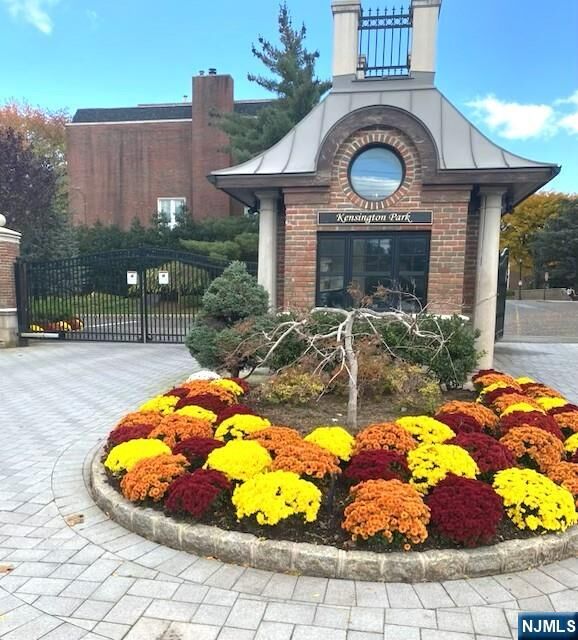 Property Photo:  50 Kings Court  NJ 07024 