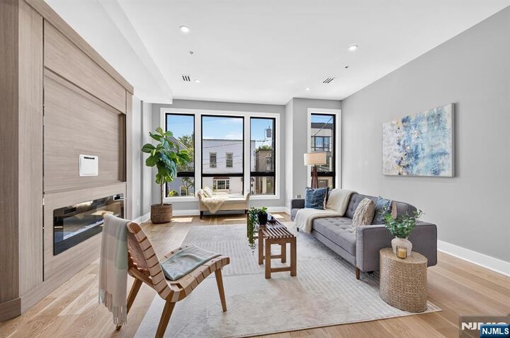 Property Photo:  172 Griffith Street 2  NJ 07307 