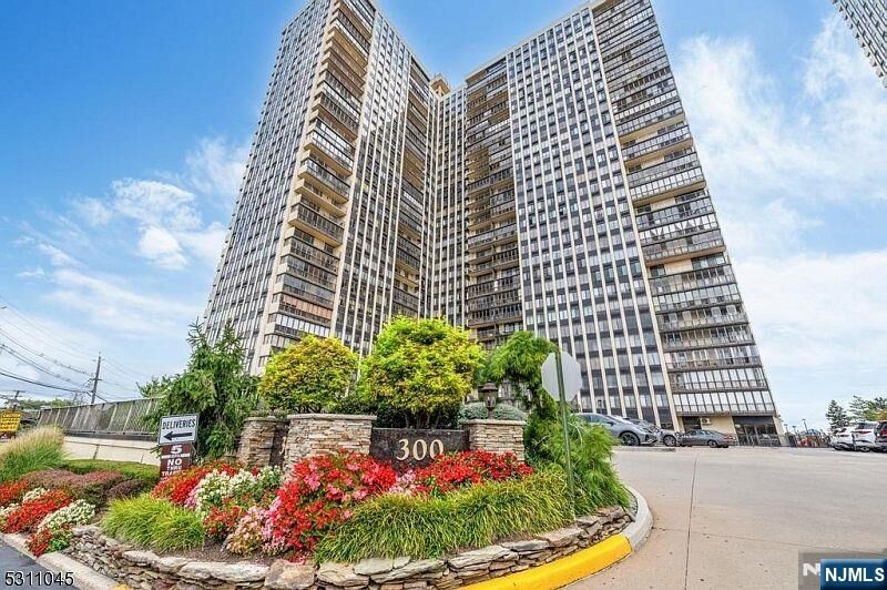Property Photo:  300 Winston Drive C3111  NJ 07010 
