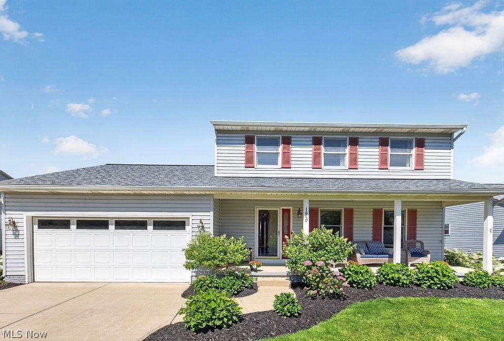 Property Photo:  125 Queen Anne Circle  OH 44035 