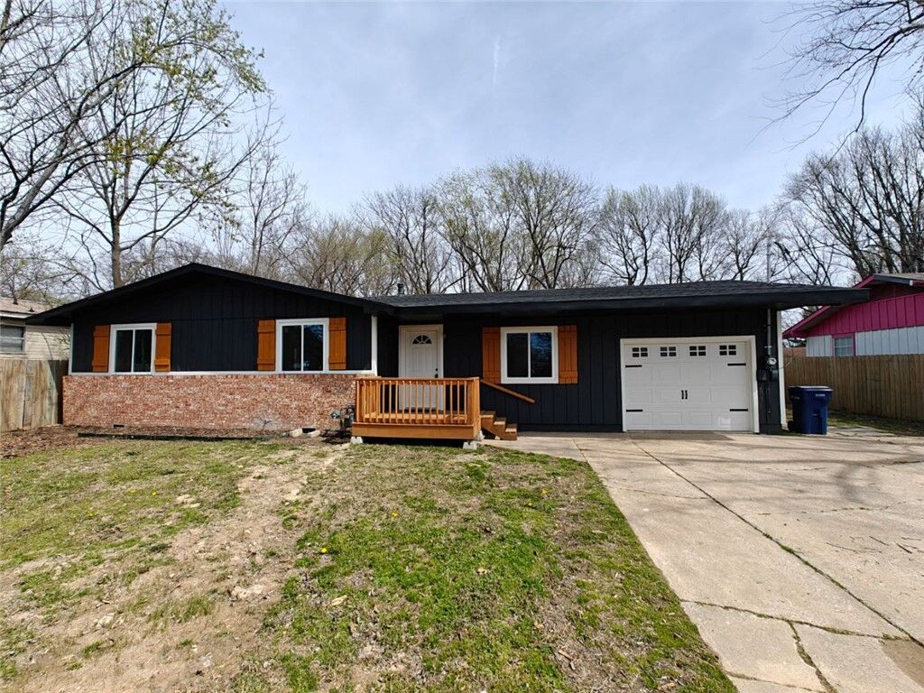 Property Photo: 217 S Skilern Street AR 72761