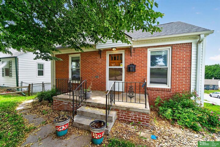 Property Photo:  1902 S 61st Street  NE 68106 