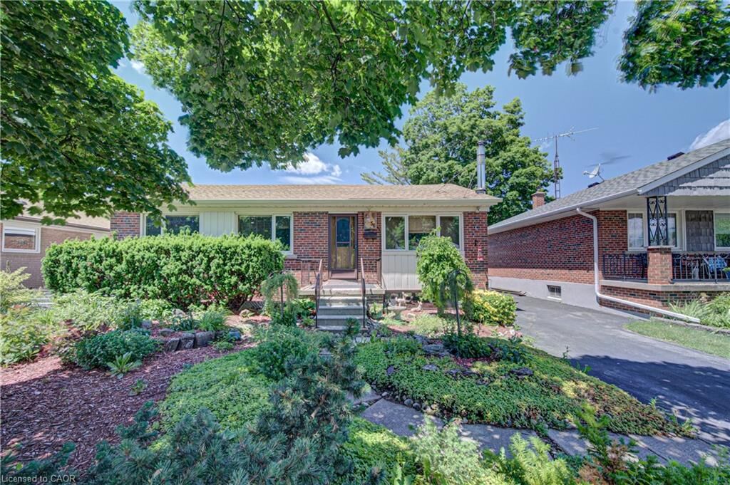Property Photo:  56 Ferrara Street  ON L8T 4C4 