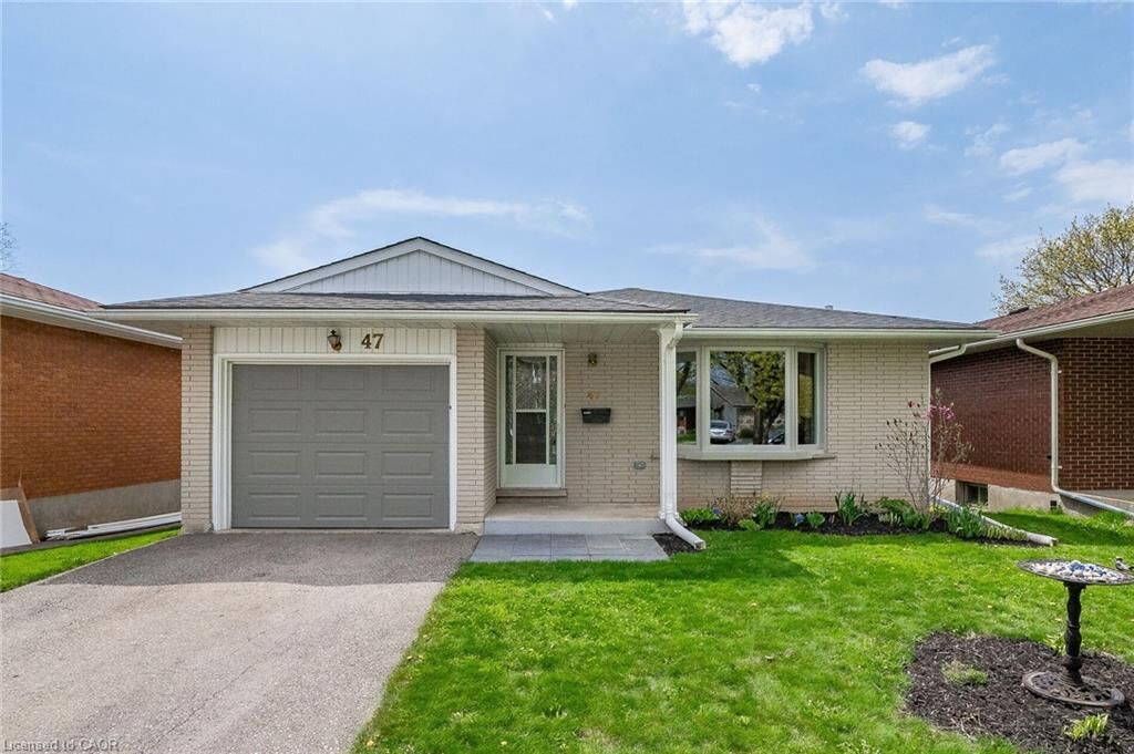 Property Photo:  47 Brookside Crescent  ON N2N 1H2 