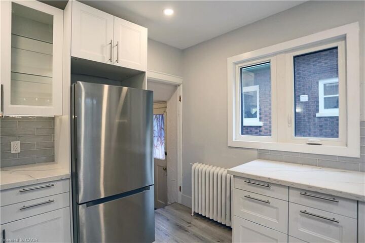 Property Photo:  5 Betzner Avenue N  ON N2H 3B6 