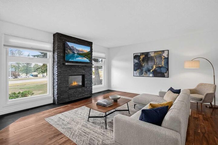 Property Photo:  9555 Oakfield Drive SW  AB T2V 4E2 