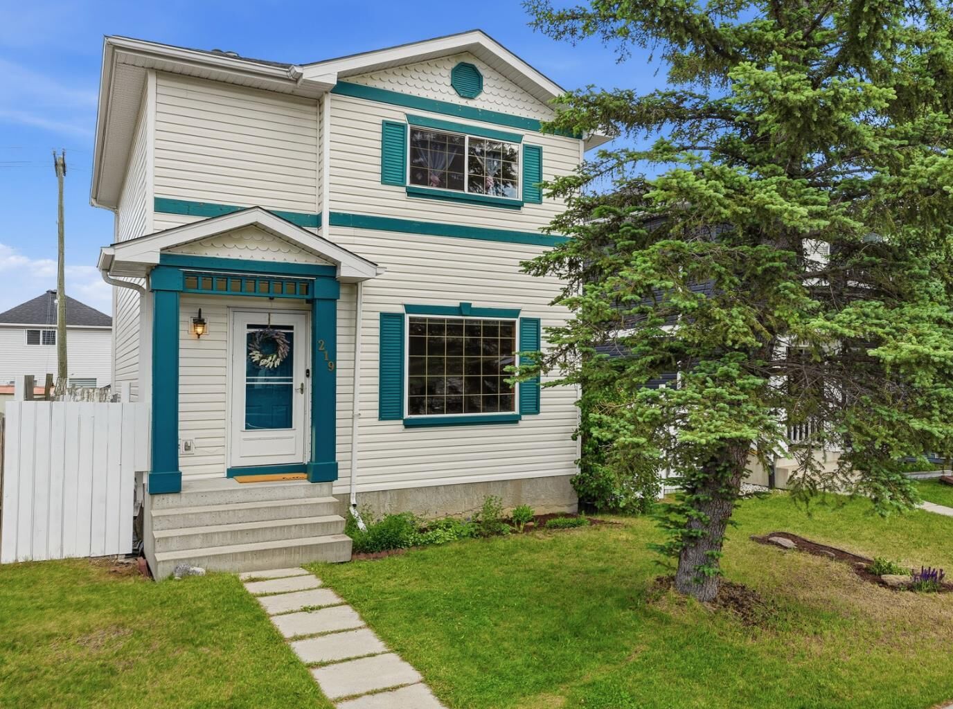 Property Photo:  219 Coral Springs Circle  AB T3J 3P7 