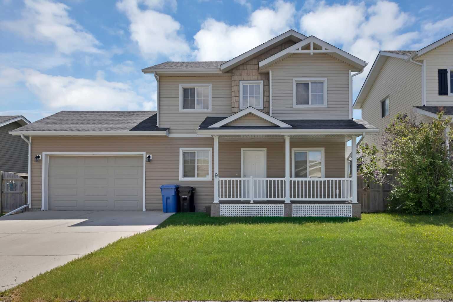 Property Photo: 9 Mackenzie Way AB T0M 0N0