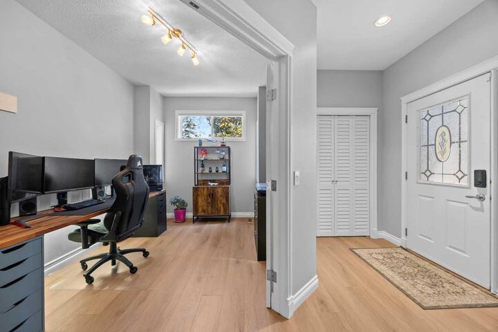 Property Photo: 18 Hidden Creek Manor NW AB T3A 6L7
