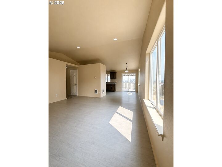 Property Photo: 402 SE Carmen Way OR 97741