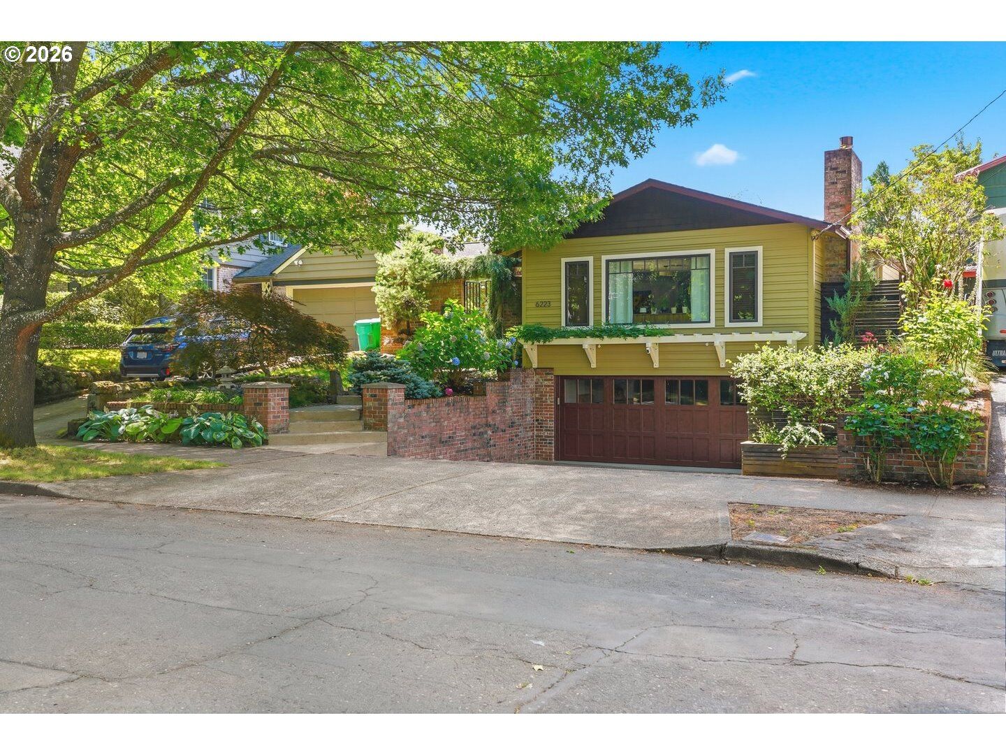 Property Photo: 6223 SE 31st Ave OR 97202