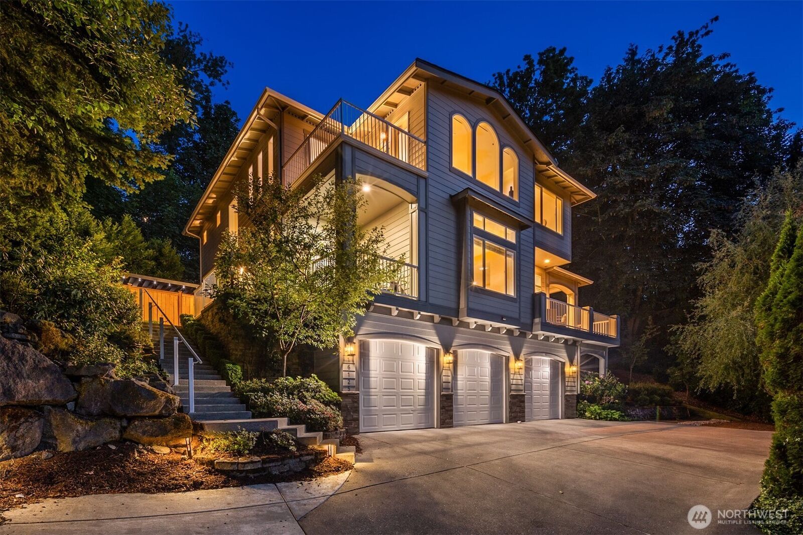 Property Photo: 16125 SE 44th Way WA 98006